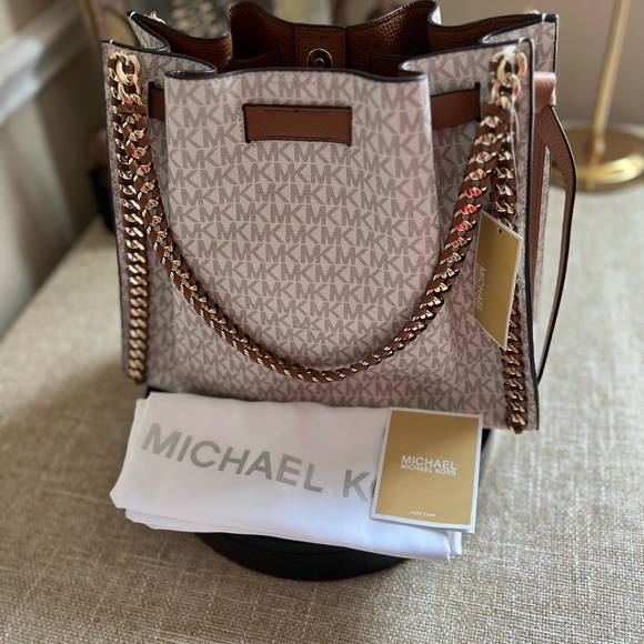 Michael Kors Mina Large Logo Hand Bag Vanilla NWT - Picture 8 of 8